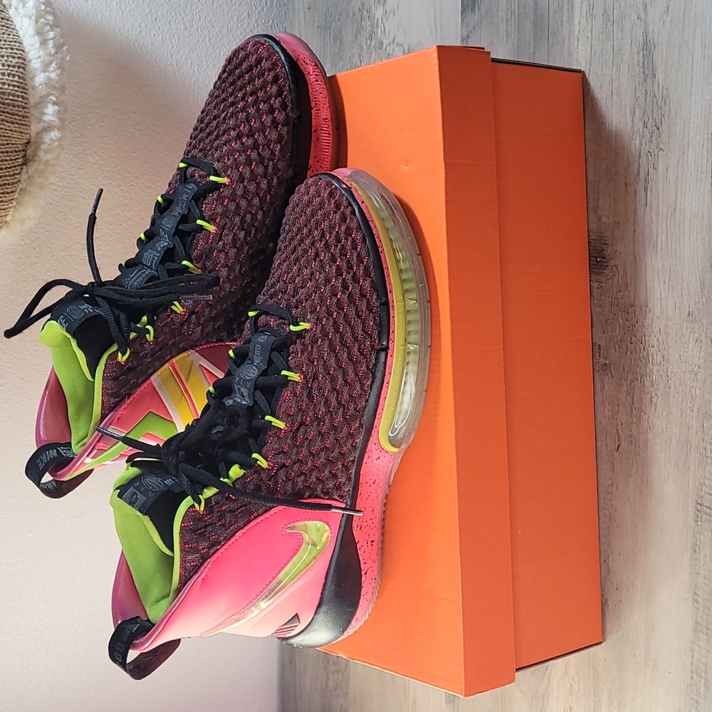 Nike alpha dunk